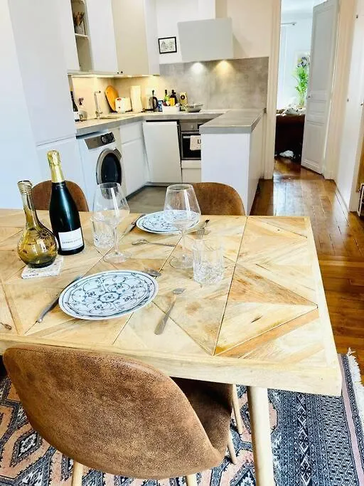 Appartement Republique Paris 11E 0*,